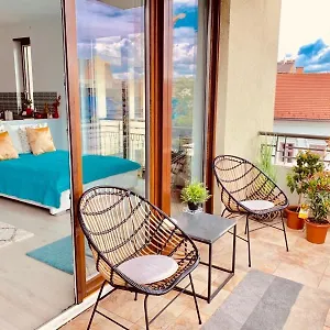 Sunny Deluxe Apt. & Terrace Apartment